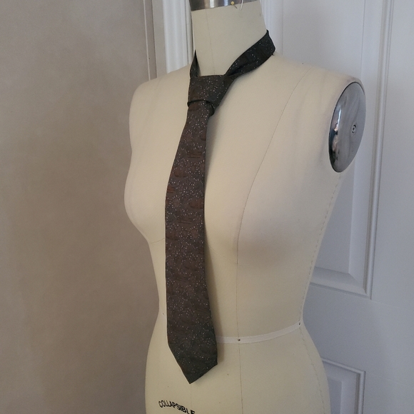 Salvatore Ferragamo Silk Tie - Picture 5 of 8